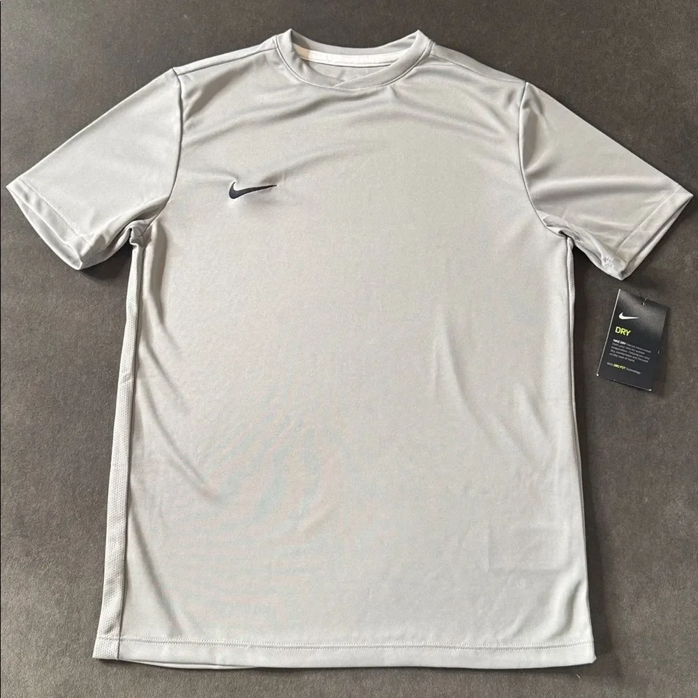 Boy’s Nike Youth Gray T-Shirt Short Sleeve Dri-Fit Size XL NWT